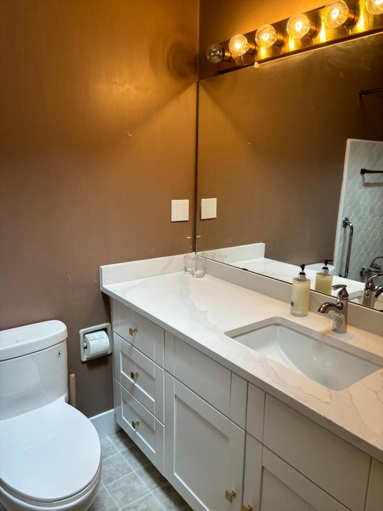 Cozy Retreat On Sandpiper Court - Room H With Share Bathroom Richmond Esterno foto