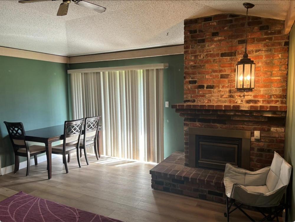 Cozy Retreat On Sandpiper Court - Room H With Share Bathroom Richmond Esterno foto