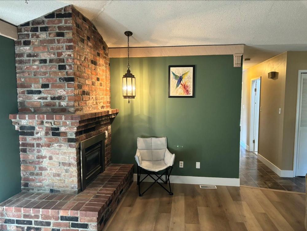 Cozy Retreat On Sandpiper Court - Room H With Share Bathroom Richmond Esterno foto